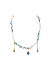 Collar Perlas y Piedras Azules con Cadena Enredada